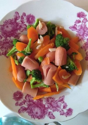 Foto resep Tumis wortel brokoli sozis