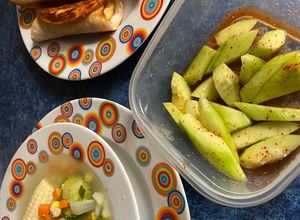 Una foto de Sopa de pollo y tacos dorados (receta de la abuela Delia)