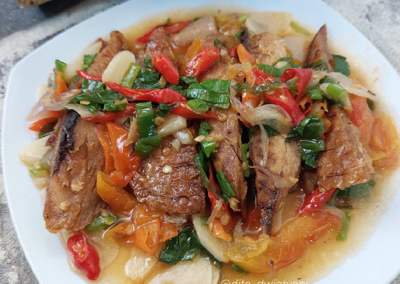 Tumis ikan pindang