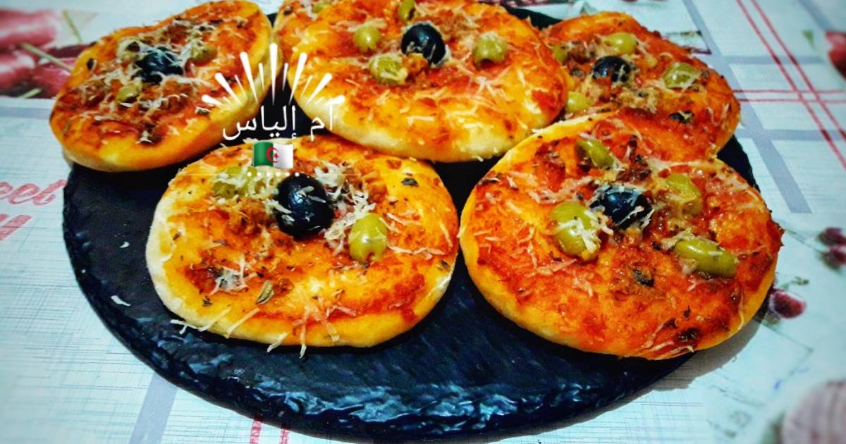 طريقة عمل ميني بيتزا 🍕😋 على اصولها بطريقة سهلة وسريعة من أم إلياس🇩🇿🇩🇿