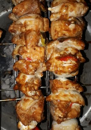 Una foto de Brochetas de pollo al carbón