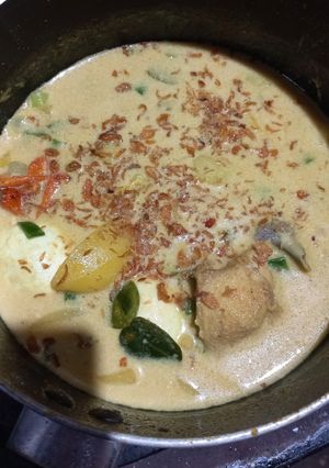 Foto resep Opor kuning ayam, telur, kentang
