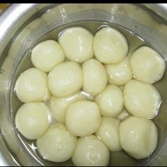 A picture of রসগোল্লা.
