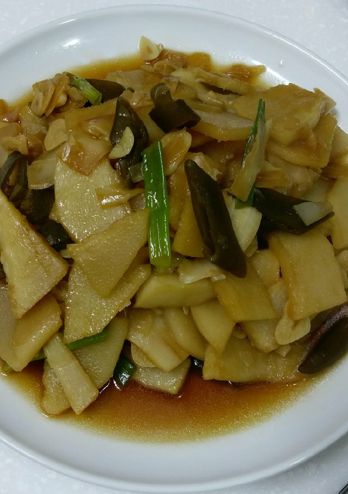 剝皮辣椒炒筍片 的食譜成品照片
