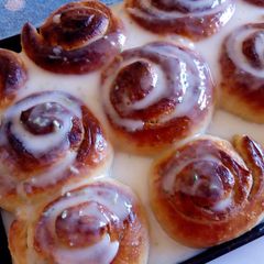 Cinnamon Rolls With Lemon Glaze A picture of Cinnamon Rolls With Lemon Glaze.