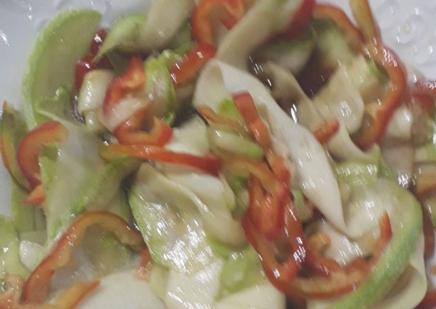 Тайский салат из кабачка болгарского перца