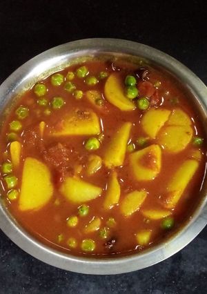 আলু মটর কারি (Aloo matar curry recipe in bengali) রেসিপির প্রধান ছবি