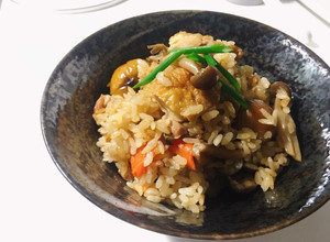 雞肉菌菇栗子炊飯 的食譜成品照片