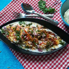 A picture of Steamed rice tikki chaat.