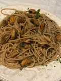 Pastas integrales con calamar y mejillones