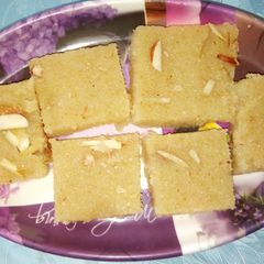 A picture of Semolina barfi.