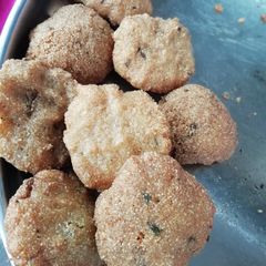 A picture of Suji vada / semolina vada.
