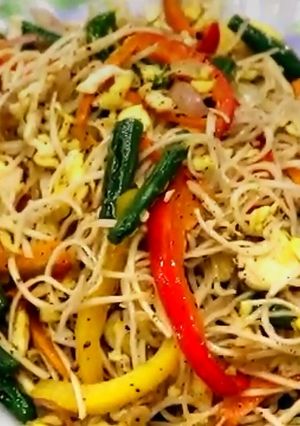 वेजिटेबल हल्दी नूडल्स (vegetable healthy noodles recipe in hindi) रेसिपी मुख्य फोटो