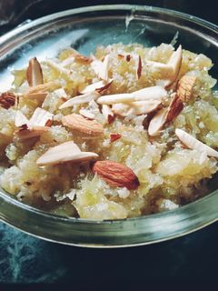 लौकी का हलवा (lauki ka halwa recipe in Hindi) रेसिपी मुख्य फोटो