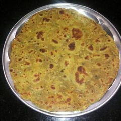 A picture of Methi Thepala.