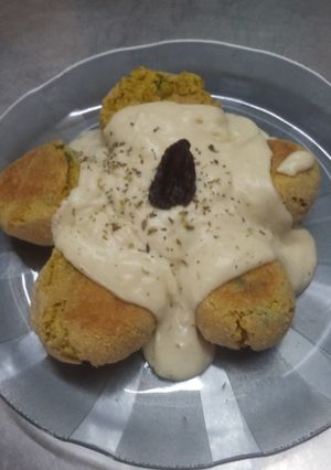 Una foto de Bocados de garbanzo rellenos de ciruela