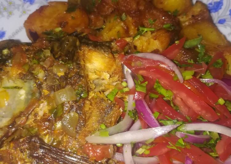 Recipe of Yummy Fish stew with potatoes and kachumbari