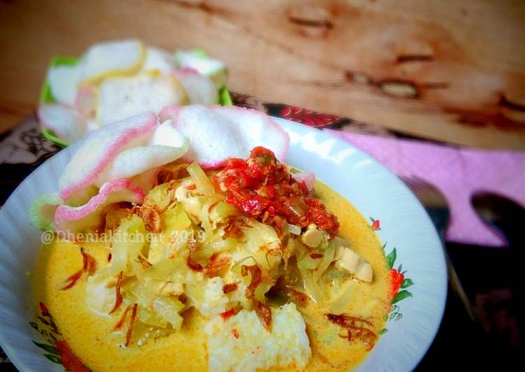 Bagaimana Membuat Lontong sayur dadakan yang Lezat Sekali