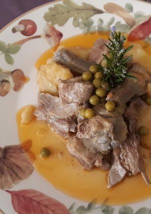Foto principal de Guiso de cordero con patatas y alcachofas