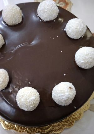 عکسی از دستور کیک تولد با روکش گاناش شکلاتی