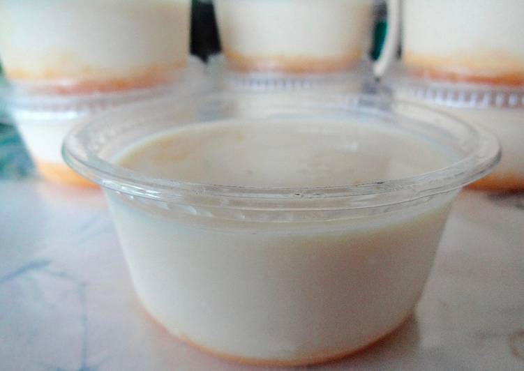 Bagaimana Membuat Puding Berlapis Sirup Jeruk yang Bikin Ngiler