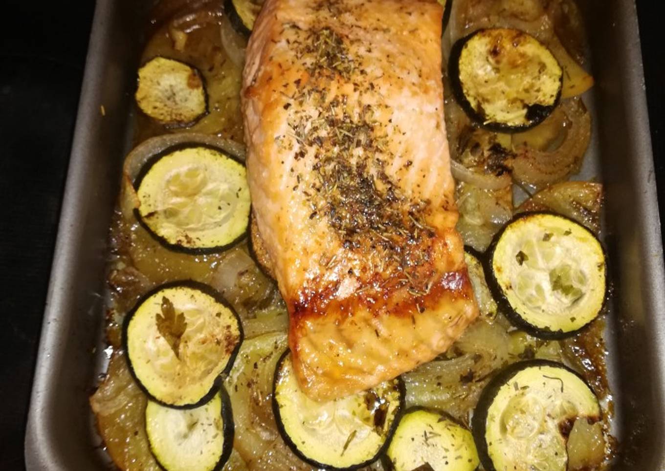 Salmón al horno con verduras