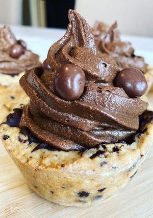Une photo de Cookie cups et mousse chocolat noir fleur de sel