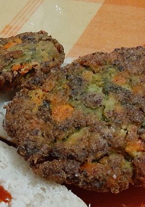 Una foto de Hamburguesa de brócoli/zanahoria/champiñones/cebolla