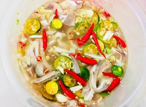 Hình của món Tai heo ngâm xả tắc.