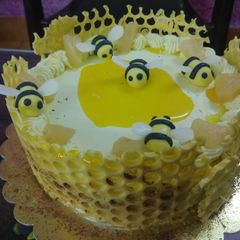 A picture of Honeycomb pineapple cake with bees.