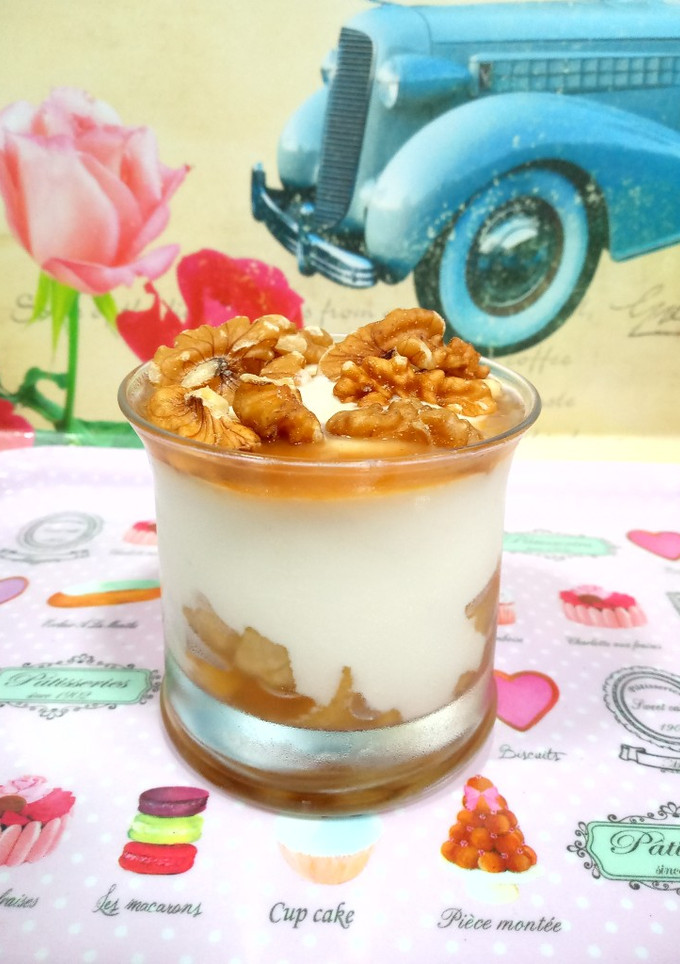Una foto de Vasito de yogur con manzana a la miel