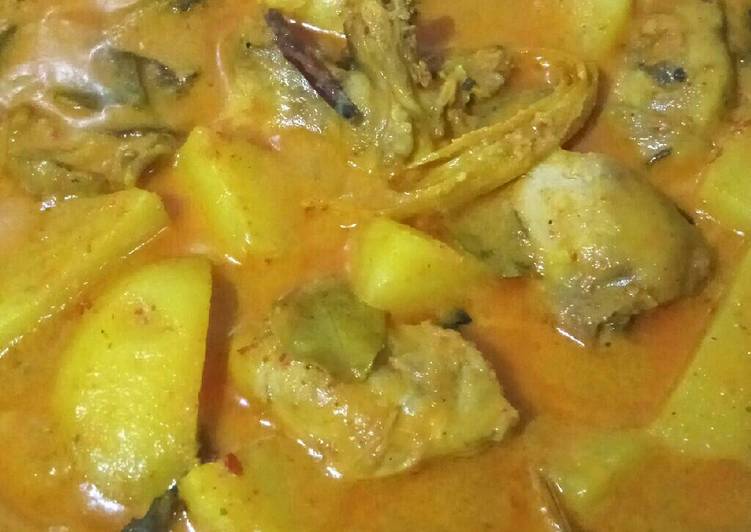 Kare Ayam Kentang