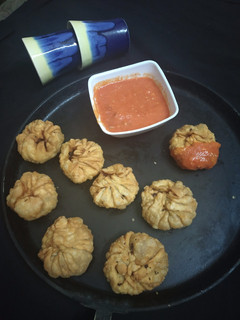 वेज मोमोस (Veg momos recipe in Hindi) रेसिपी मुख्य फोटो