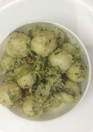 A picture of Mani kozukotai (South Indian traditional breakfast dish).