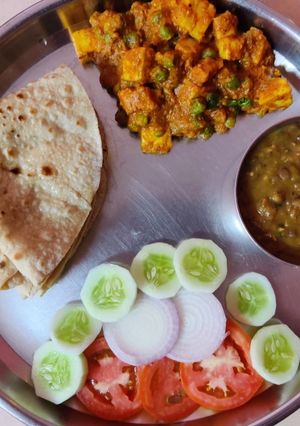 A picture of Matar Paneer Thali.