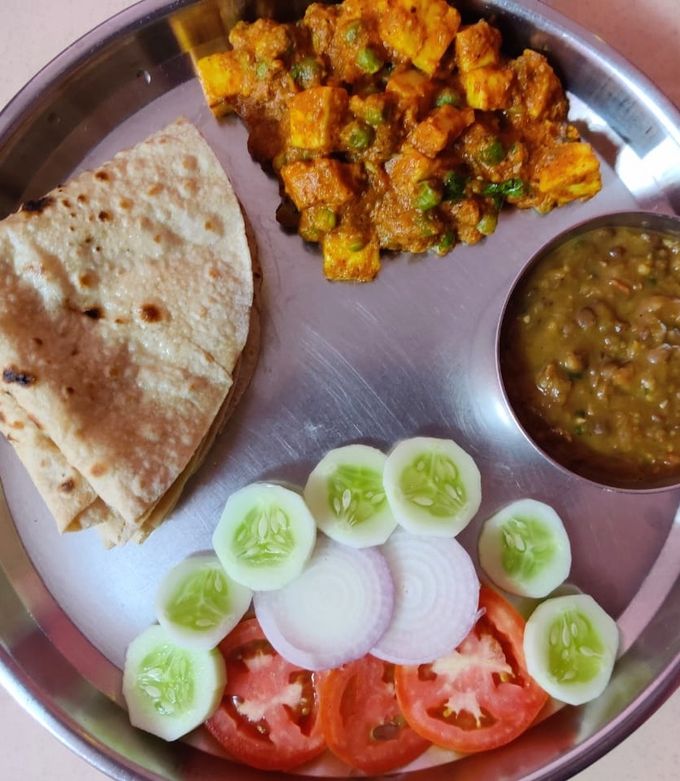 https://img-global.cpcdn.com/recipes/fc6f3408e82787c2/680x781cq80/matar-paneer-thali-recipe-main-photo.jpg