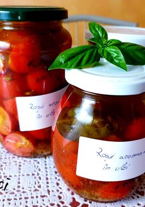 O poză a rețetei Roșii aromate în ulei.
