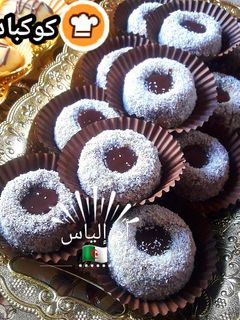 صورة لوصفة حلوة بجوز الهند والشكولاطة