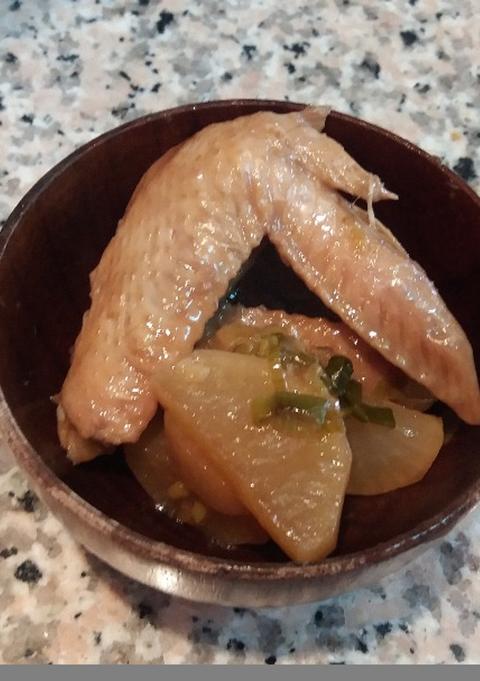 A picture of Stewed Chicken wings with soya souce.