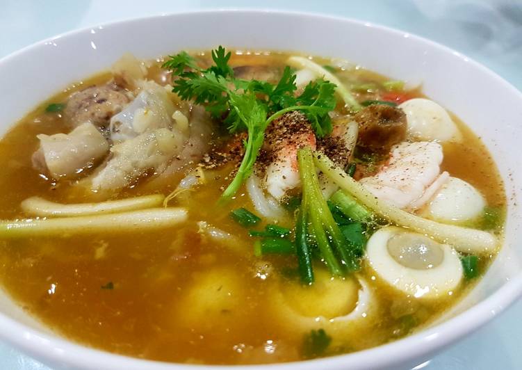 Bánh Canh Cua Giò Heo