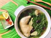 A picture of gà hầm táo đỏ