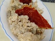 Una foto de merluza con champiñones al horno