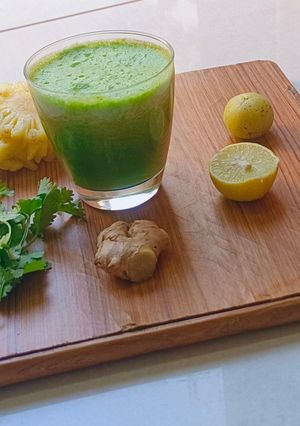 A picture of Tropical Glow Green Elixir.