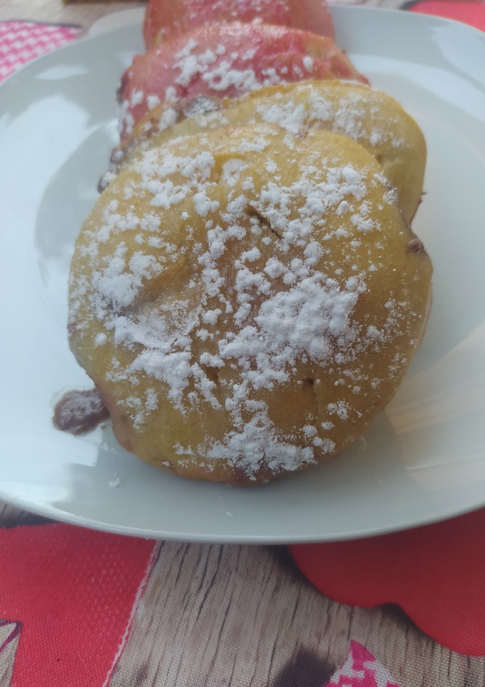 Una foto de Berlinas rellenas de nocilla y donuts