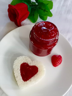 स्ट्रॉबेरी जैम (Strawberry Jam Recipe in Hindi) रेसिपी मुख्य फोटो
