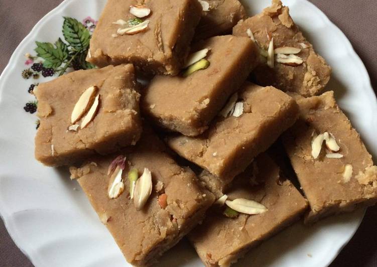 আটার বরফি (aatar barfi recipe in bengali)