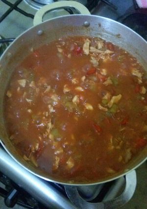 Una foto de Pollo en salsa vegetal
