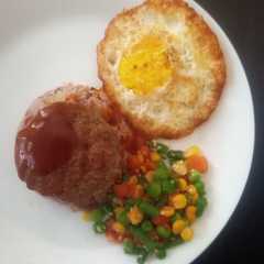 รูปของ Beef Burger Rice & Sunny Side Up