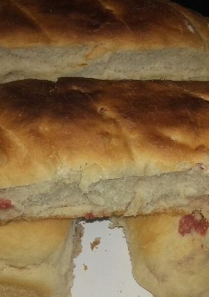 Una foto de Pan casero con salame