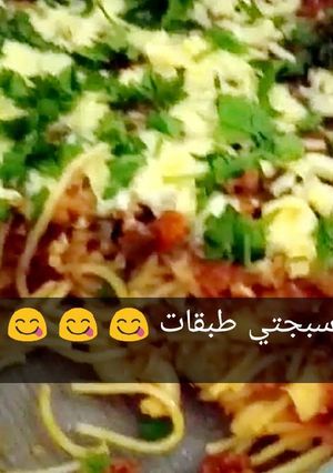 صورة لوصفة سباجتي طبقات بصلصه البيتزا والجبنه